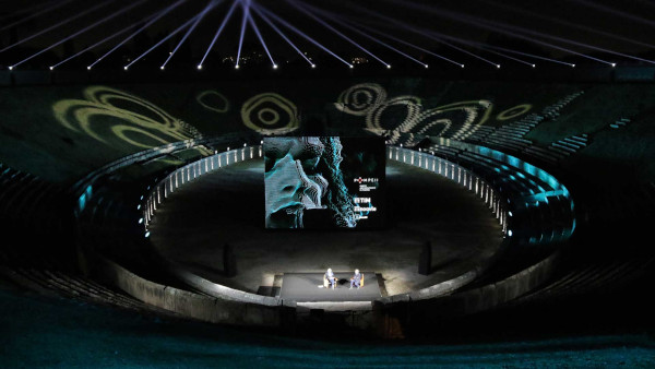 “Lezioni di Rock” con Gino Castaldo e Ernesto Assante. Pink Floyd in quadrifonia all’Anfiteatro di Pompei – lunedì 18 luglio 2022 ore 21.00