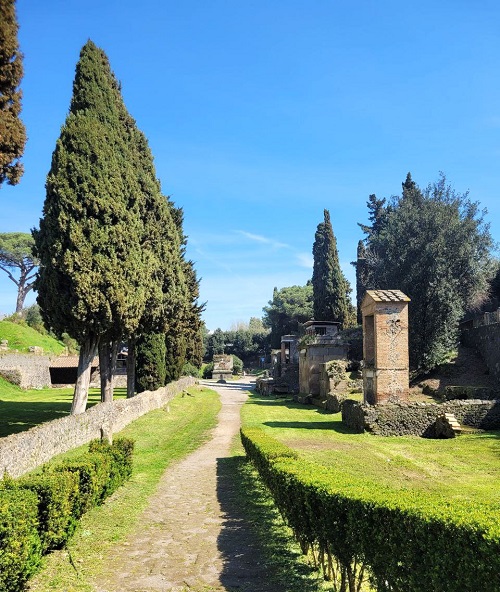 PORTA NOCERA, THE NECROPOLIS AND THE PLASTER CASTS OF THE VICTIMS OF ...